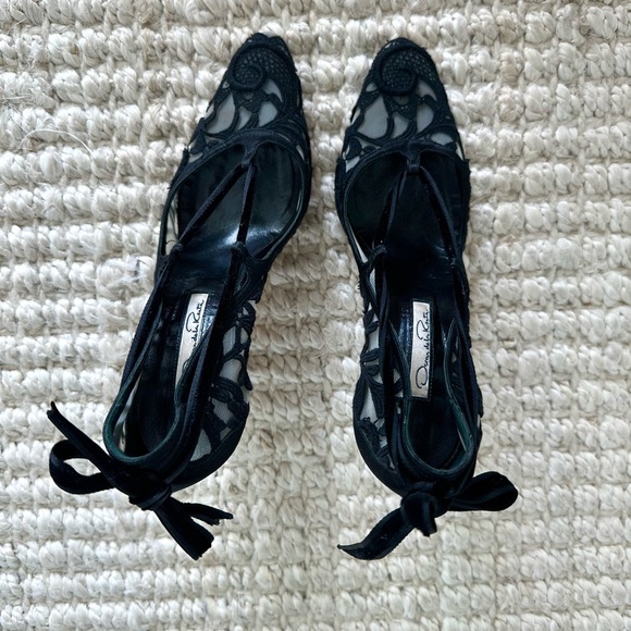 Oscar de La Renta Black heels, unique elegant design - Picture 2 of 8